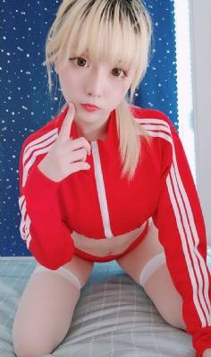 加油站六个瑞典女士_迅雷在线观看