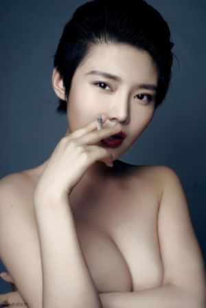 女女百合舌伸湿润腿间电影_欧美电影在线